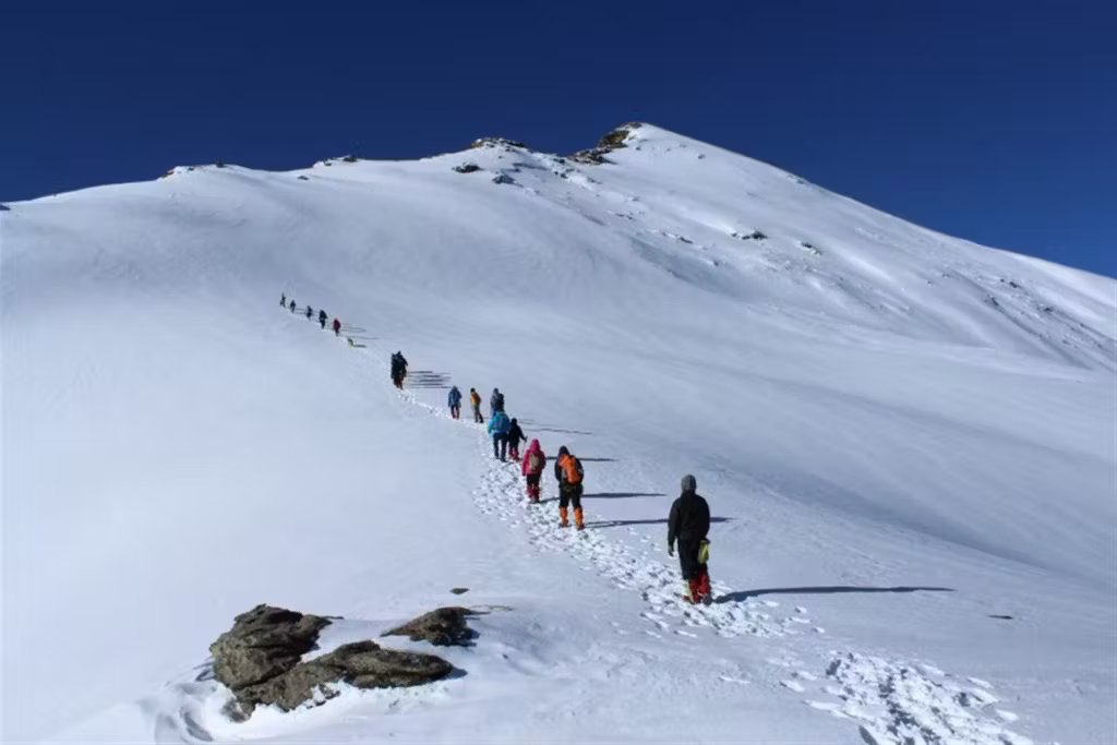 Best time to see snow in Kedarkantha Trek